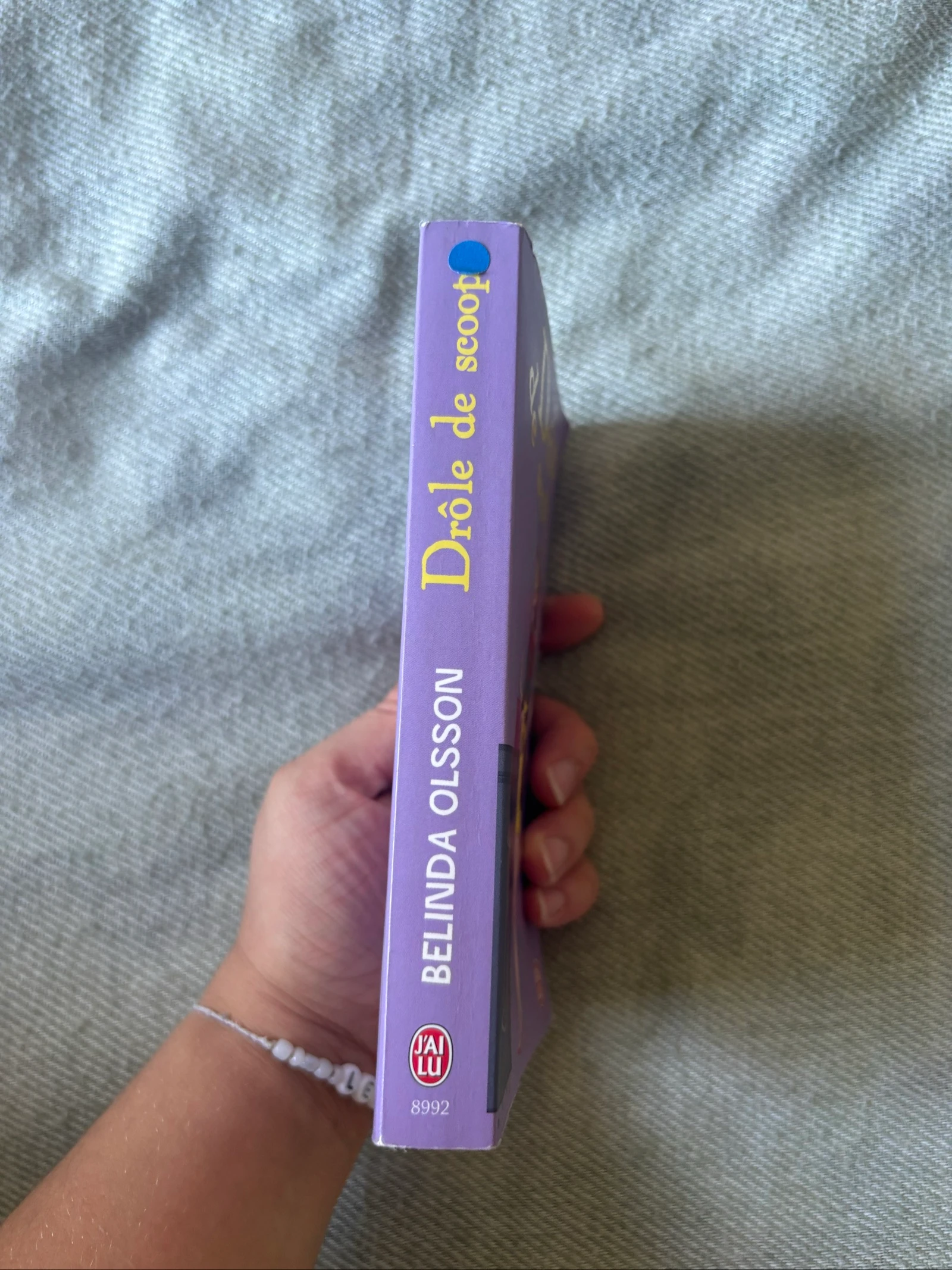 243/ Livro - Drôle de scoop - Belinda Olsson – photo 4